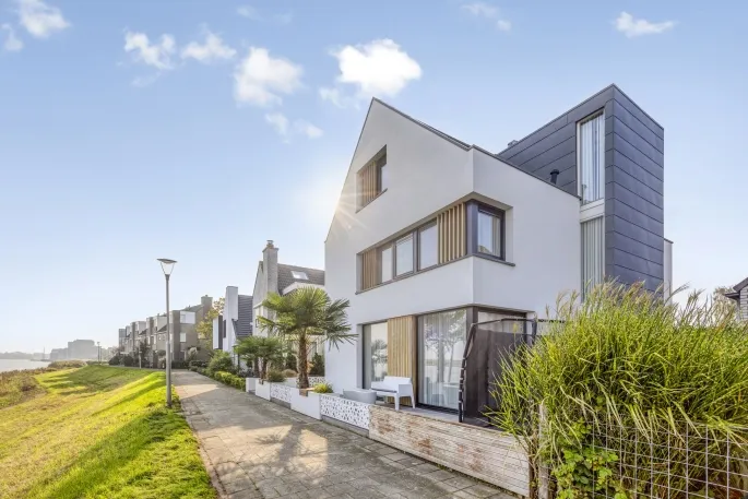 Vrijstaande woning te koop: Ben Goerionpad 40, Oud-Beijerland