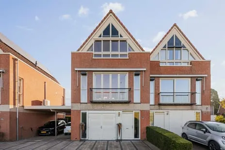Twee-onder-één-kap te koop: Benedendijk 98, Olst Centrum-West Olst