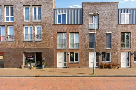 Tussenwoning te koop: Beneluxlaan 610, Europakwartier W.-Noord Almere