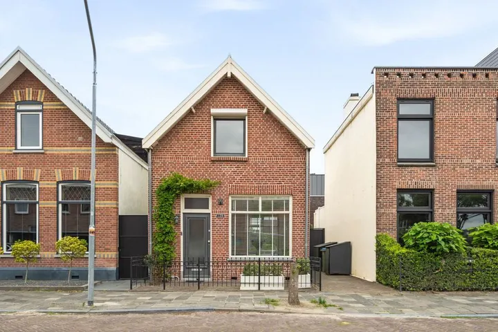 Tussenwoning te koop: Beneluxlaan 79, Jagersbuurt West Tilburg