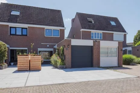 Tussenwoning te koop: Benraatshoef 15, Hooipolder en De Hoeven Raamsdonksveer