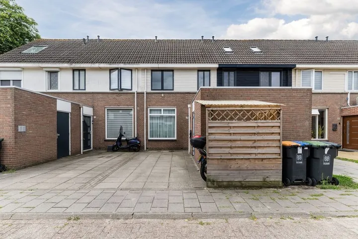 Tussenwoning te koop: Benthuizenstraat 16, Gesworen Hoek West Tilburg