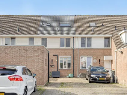 Tussenwoning te koop: Benthuizenstraat 64, Gesworen Hoek West Tilburg