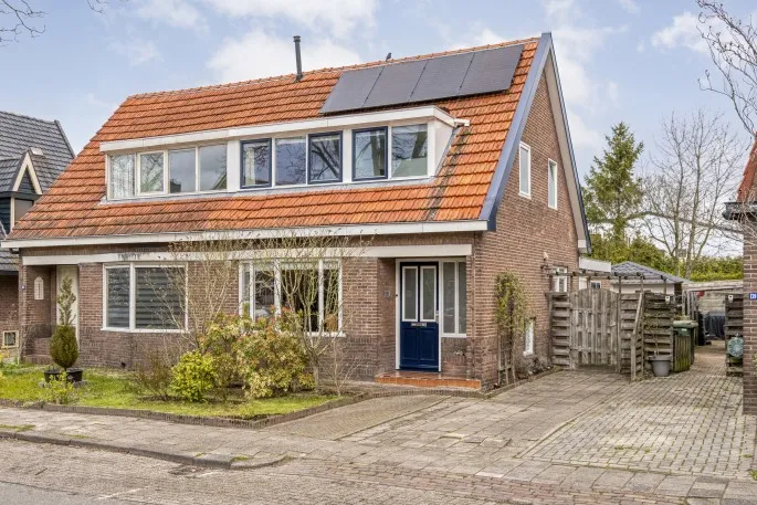 Twee-onder-één-kap te koop: Bentinckslaan 137, Oost Hoogeveen