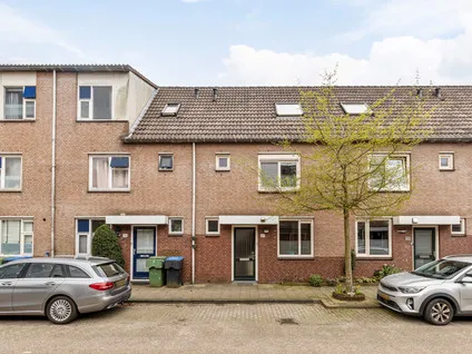 Tussenwoning te koop: Beppy Nooijstraat 20, Leiden