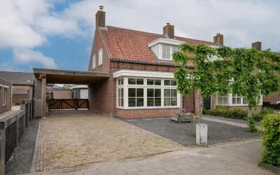 Twee-onder-één-kap te koop: Berenhoeksestraat 37, Wijk Wijk En Aalburg