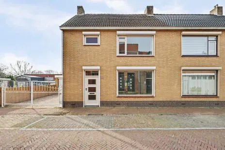 Corner house for sale: Berenstraat 22, Steenbergen-Centrum Steenbergen (Nb)