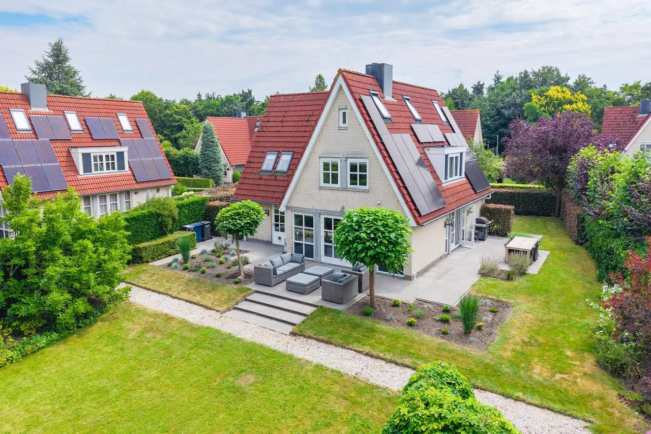 Vrijstaande woning te koop: Bergeendlaan 10, Almere