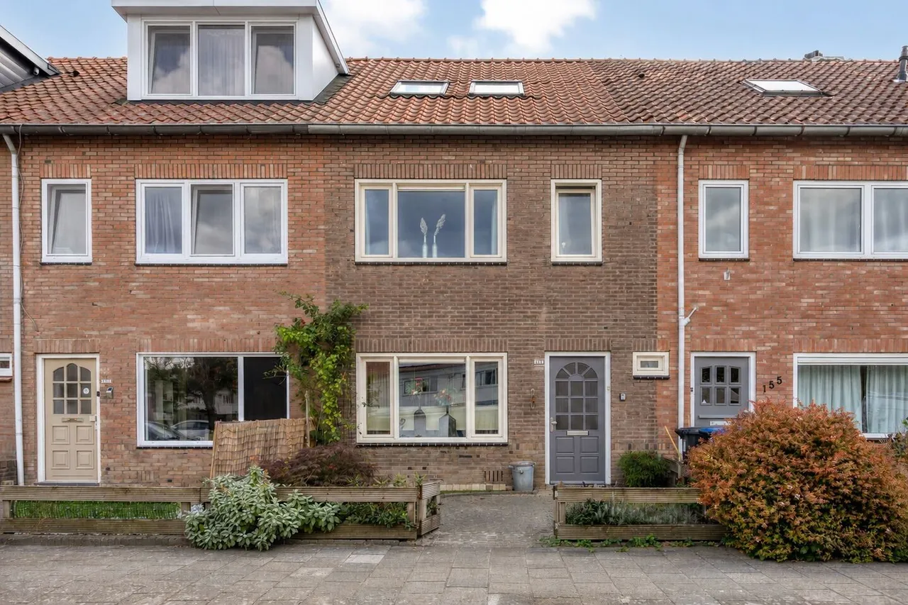 Tussenwoning te koop: Bergen op Zoomstraat 153, Eindhoven