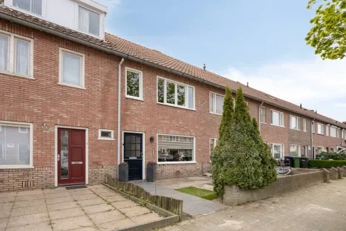 Tussenwoning te koop: Bergen op Zoomstraat 127, Eindhoven