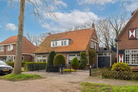 Twee-onder-één-kap te koop: Bergeonstraat 8, Tuindorp Heiloo