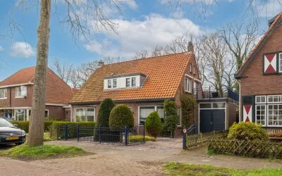 Twee-onder-één-kap te koop: Bergeonstraat 8, Tuindorp Heiloo