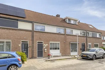 Tussenwoning te koop: Bergeraclaan 12, Achtse Barrier-Spaaihoef Eindhoven