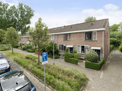 Tussenwoning te koop: Bergoord 21, Groot IJsselmonde Rotterdam