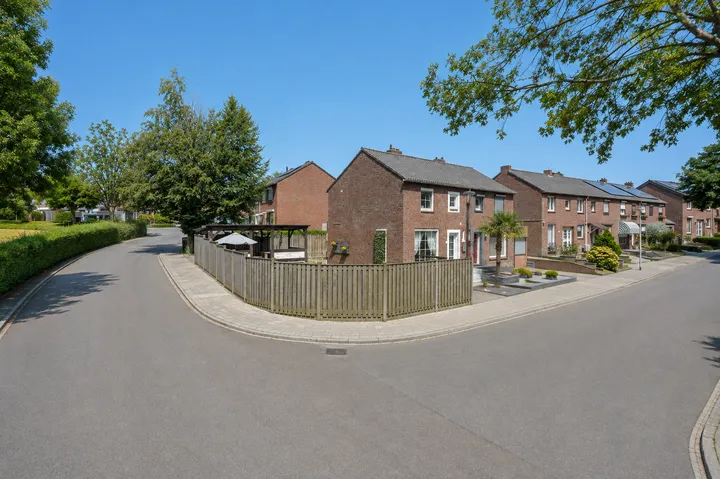 Twee-onder-één-kap te koop: Bergplein 22, Mariarade-Noord Hoensbroek