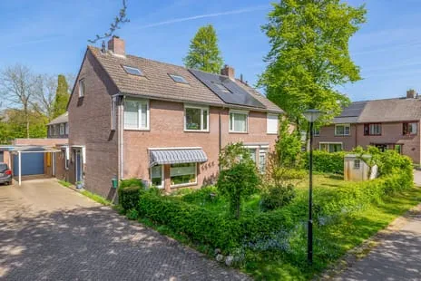 Twee-onder-één-kap te koop: Bergroosstraat 4, Bakel Bakel