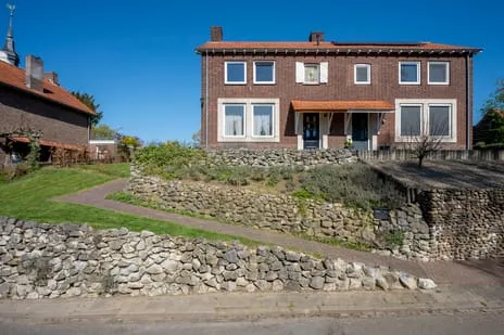 Twee-onder-één-kap te koop: Bergstraat 1B, Urmond ten westen van Julianakanaal Urmond
