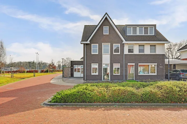 Twee-onder-één-kap te koop: Bergvennenhoek 106, Wesselerbrink Zuid-West Enschede