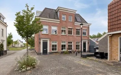 Tussenwoning te koop: Bergweg 10, Middelharnis westplaat Middelharnis
