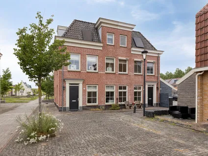 Tussenwoning te koop: Bergweg 10, Middelharnis westplaat Middelharnis