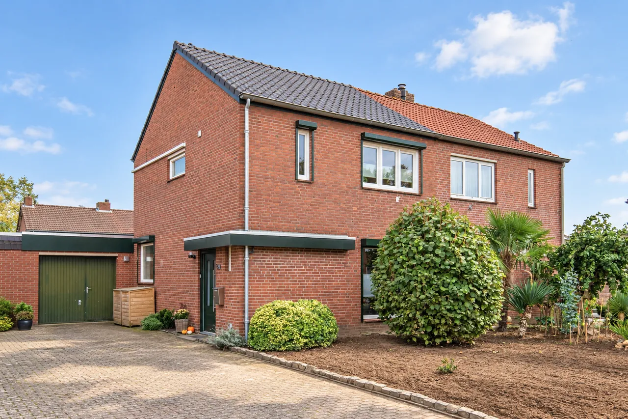 Tussenwoning te koop: Bergweg 13, Sint Odiliënberg