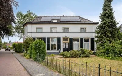Twee-onder-één-kap te koop: Bergweg 2, Velp-Noord boven spoorlijn Velp