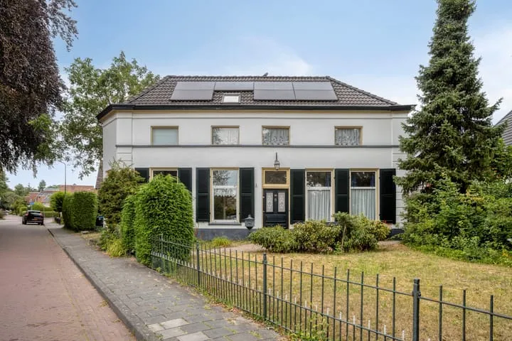 Twee-onder-één-kap te koop: Bergweg 2, Velp-Noord boven spoorlijn Velp (Ge)