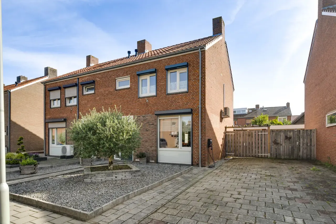 Twee-onder-één-kap te koop: Bergweg 31, Sint Odiliënberg