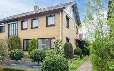 Twee-onder-één-kap te koop: Bergweg 4, Lochem