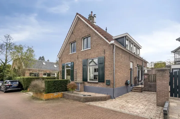Twee-onder-één-kap te koop: Bergweg 45, Velp