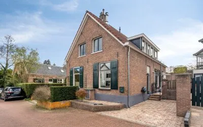 Twee-onder-één-kap te koop: Bergweg 45, Velp-Noord boven spoorlijn Velp