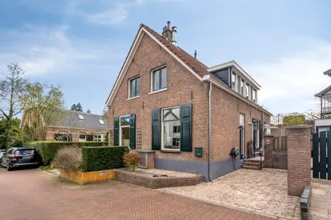 Twee-onder-één-kap te koop: Bergweg 45, Velp-Noord boven spoorlijn Velp (Ge)