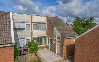 Hoekwoning te koop: Berkehof 10, Dirksland centrum Dirksland