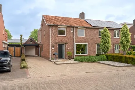 Twee-onder-één-kap te koop: Berkelseweg 43, Zeshoeven Udenhout