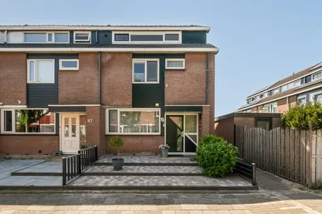 Corner house for sale: Berkendreef 49, Drevenbuurt Vlaardingen