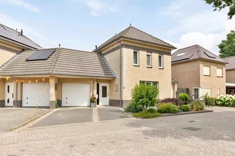 Twee-onder-één-kap te koop: Berkenhof 19, Grashoek-centrum Grashoek