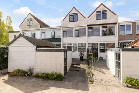 Tussenwoning te koop: Berkenlaan 12, Harmelen-Zuid (dorp) Harmelen
