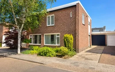 Tussenwoning te koop: Berkenlaan 15, Bunde Bunde