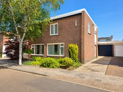 Tussenwoning te koop: Berkenlaan 15, Bunde Bunde