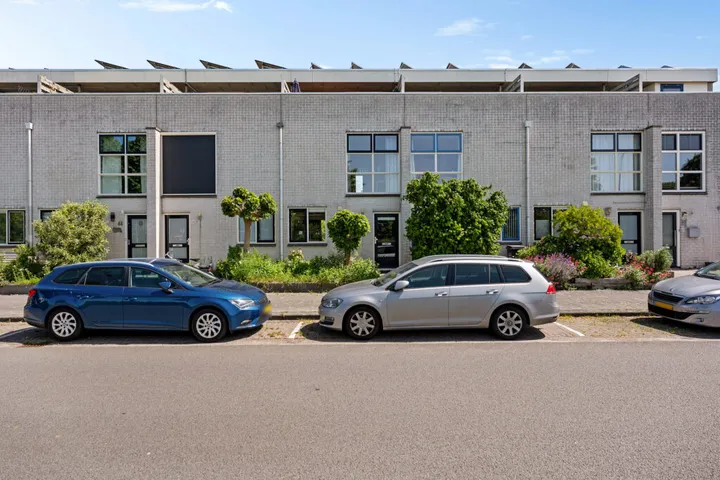 Tussenwoning te koop: Berlageweg 42, De Hunze Groningen