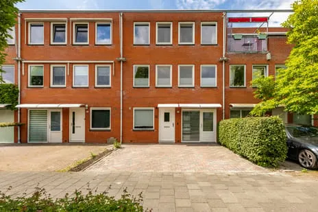 Tussenwoning te koop: Berlageweg 71, De Hunze Groningen