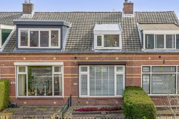 Terraced house for sale: Bermweg 242, Bloemenbuurt-west Capelle Aan Den Ijssel