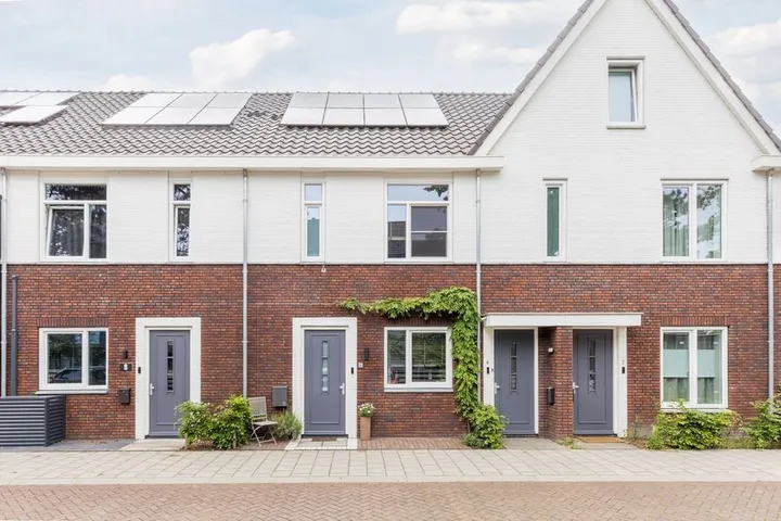 Tussenwoning te koop: Bernadettestraat 6, Schildersbuurt Rijen