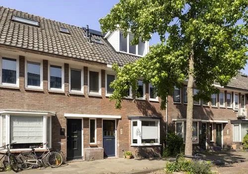 Tussenwoning te koop: Bernard de Waalstraat 10, Prins Bernhardplein en omgeving Utrecht