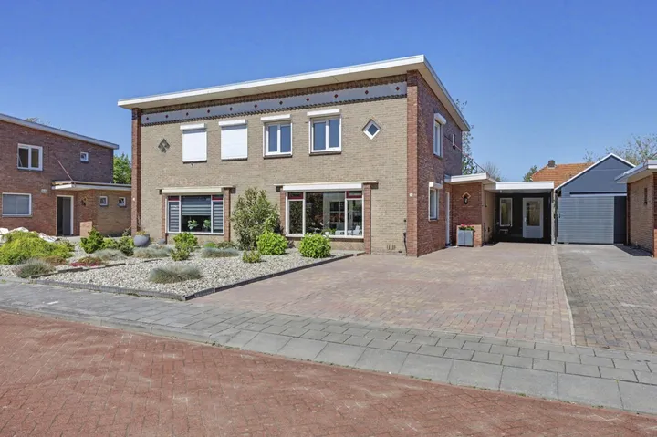Twee-onder-één-kap te koop: Bernard van Galenstraat 24, Papendijk Groenlo