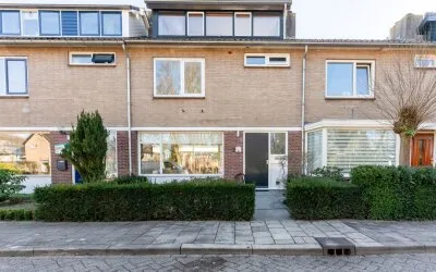 Tussenwoning te koop: Bernard Zweerslaan 3, Componistenwijk Baarn