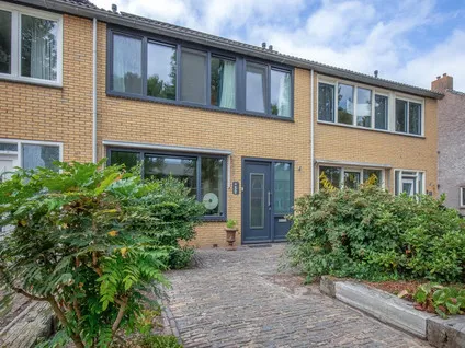 Tussenwoning te koop: Bernhardlaan 11, Den Burg Den Burg