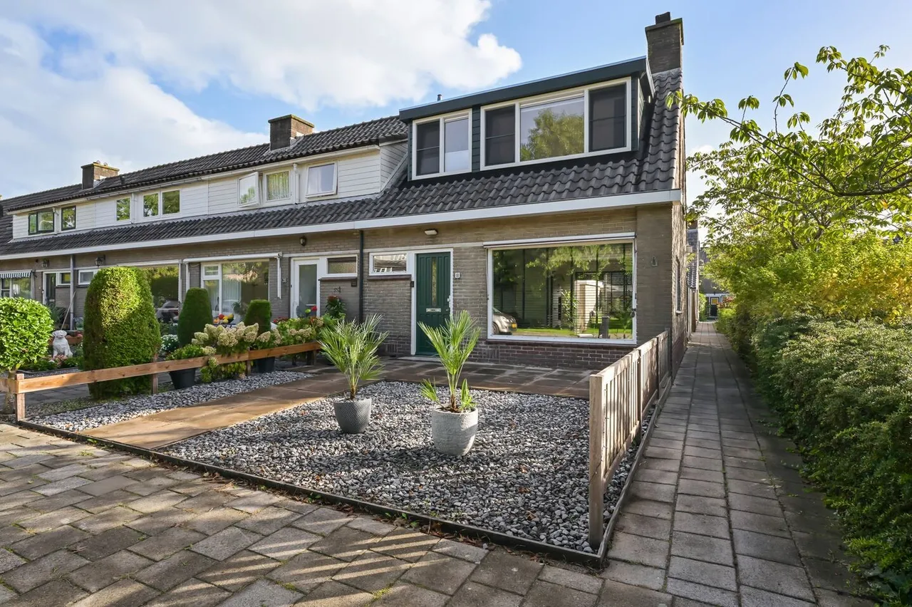 Hoekwoning te koop: Bernhardlaan 18, Nieuwkoop