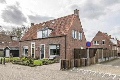 Twee-onder-één-kap te koop: Bernhardlaan 3, Buren Appelenboomgaard Buren