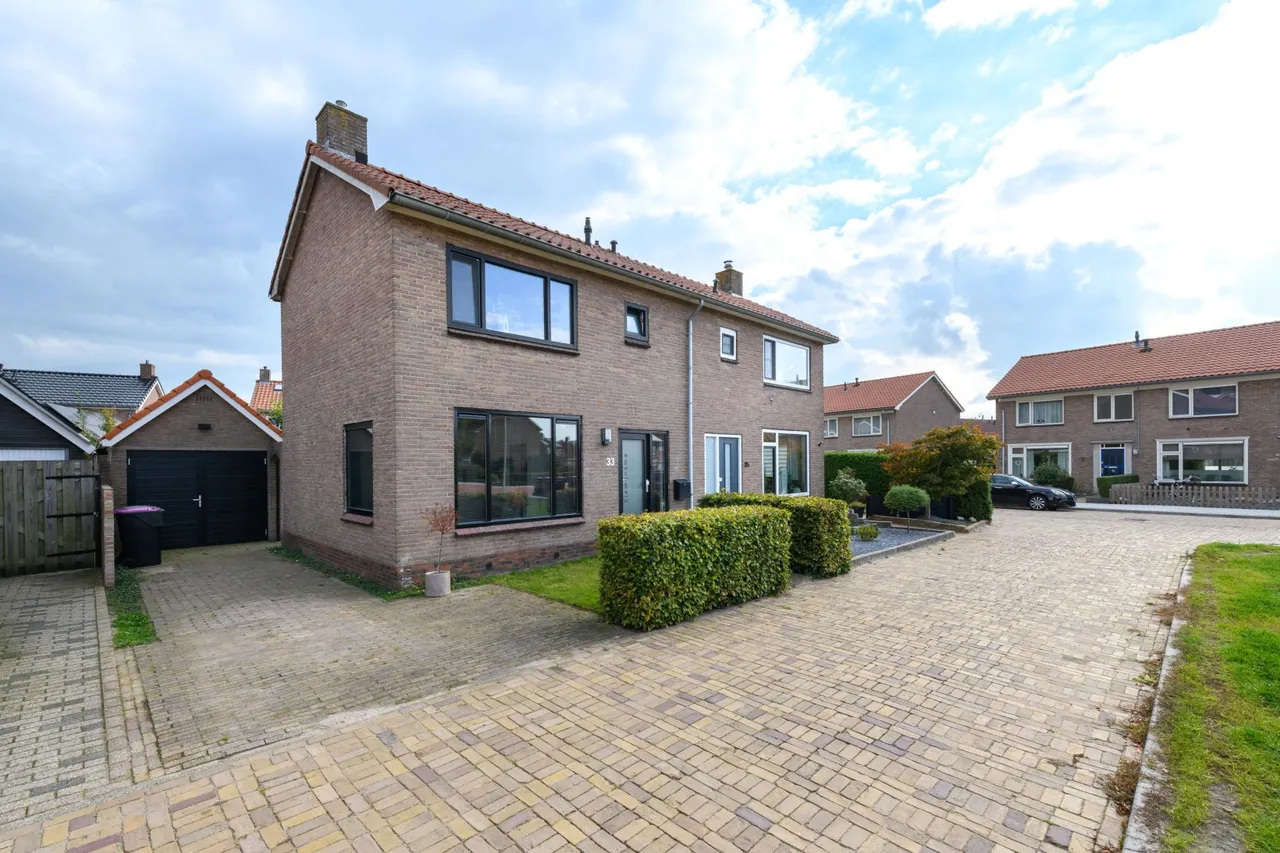 Twee-onder-één-kap te koop: Bernhardlaan 33, Wolvega